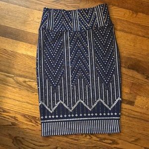 Small Elegant LuLaRoe Cassie